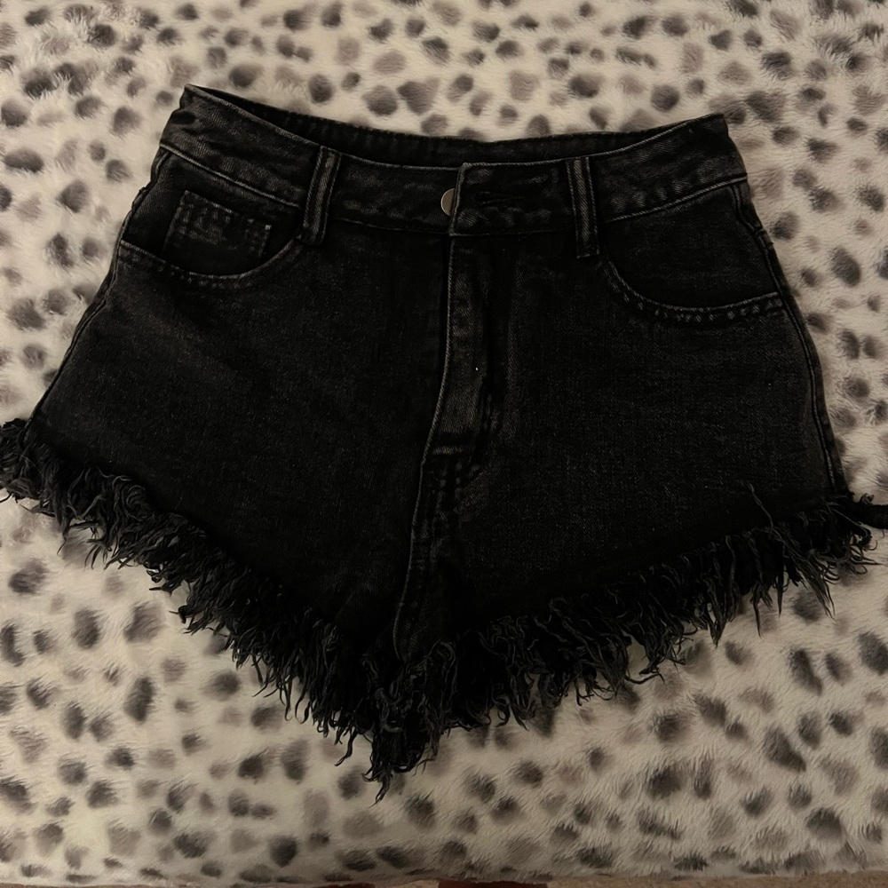 SHEIN Black Frayed Hem High-Rise Denim Shorts